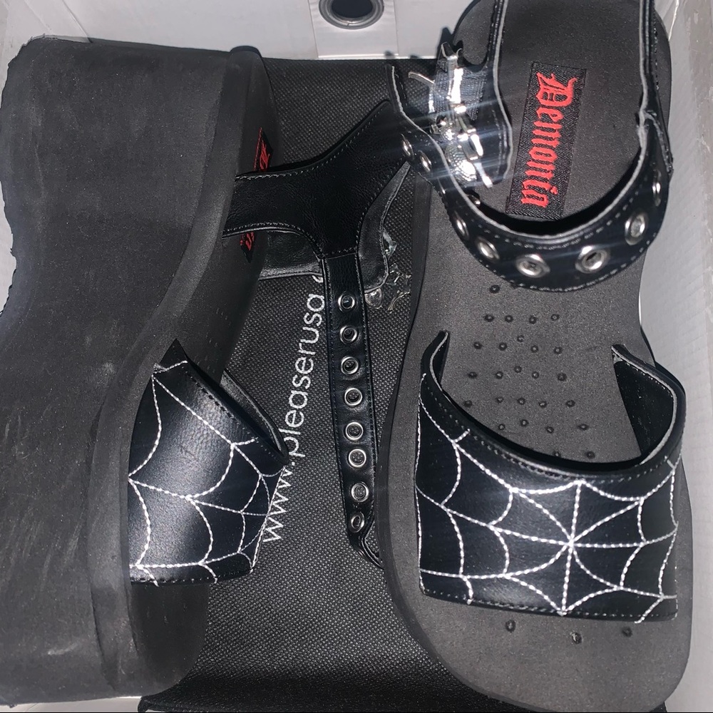 Demonia FUNN10 platform sandal